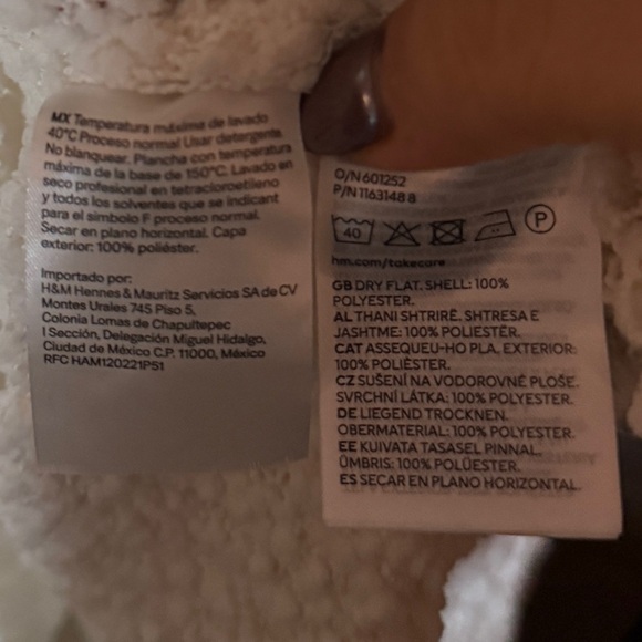 BOUCLÉ SWEATER/ H and M. 🤍 - Picture 6 of 7